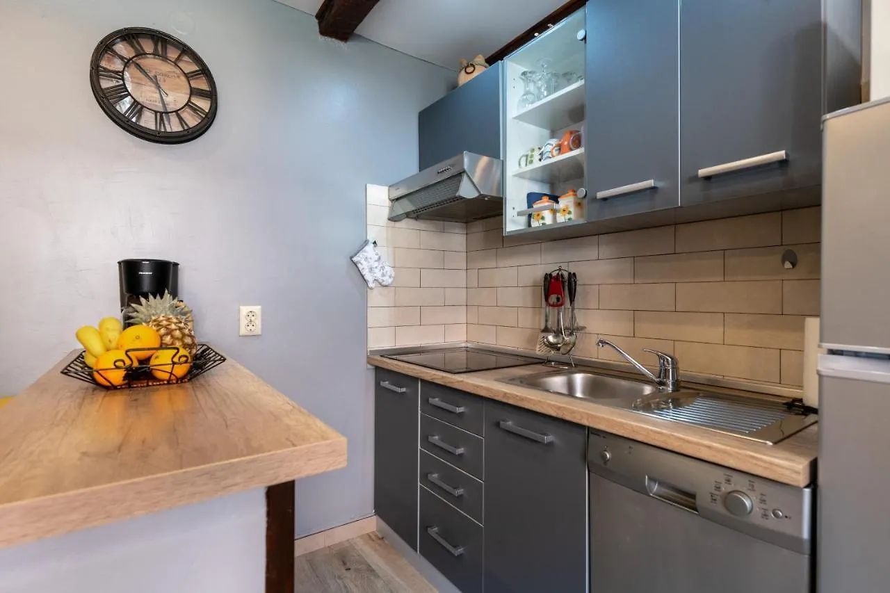 House Mali Vareski 585