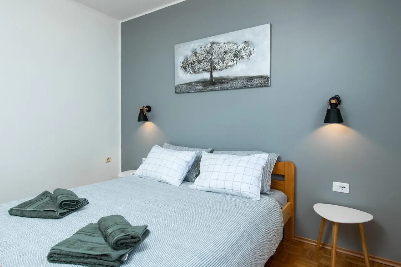 House Mali Vareski 585